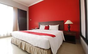 RedDoorz Premium @ Bukit Damai Indah